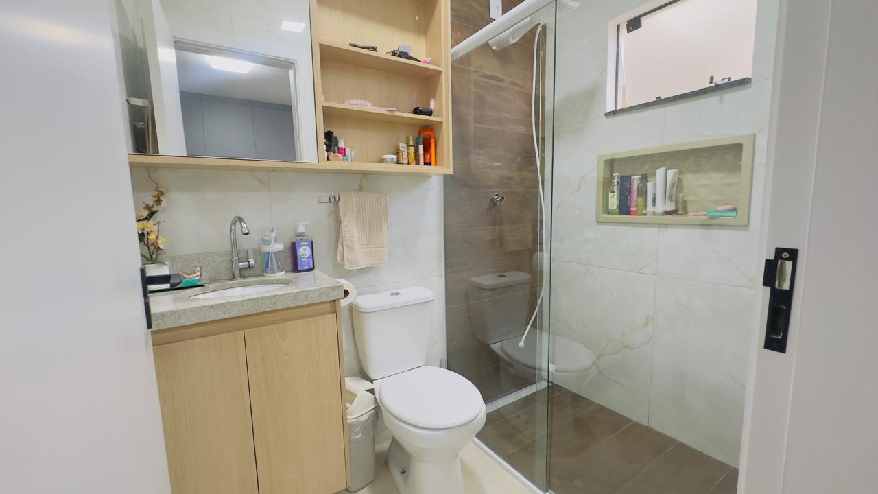 Lavabo com espelho e pia
